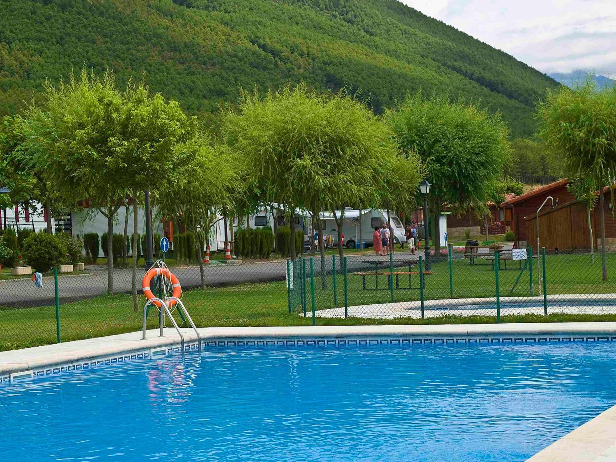 Camping Valle De Tena Sabiñánigo Dış mekan fotoğraf